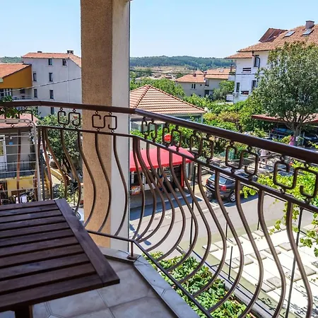 Къща за гости Dom Mladenovi