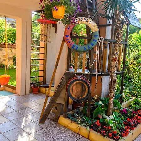 Dom Mladenovi 3* Созопол