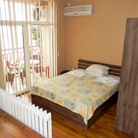 Dom Mladenovi Къща за гости 3*