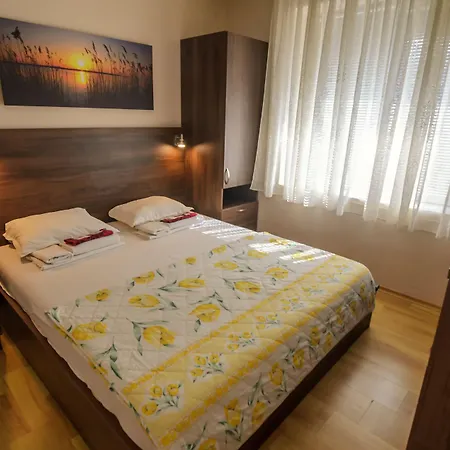 Dom Mladenovi 3* Созопол