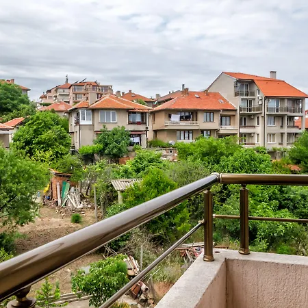 Dom Mladenovi Созопол