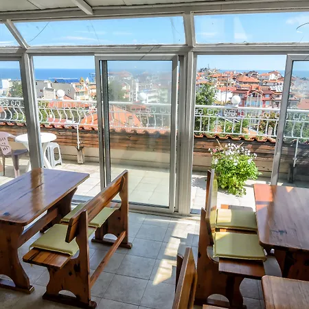 Dom Mladenovi Къща за гости