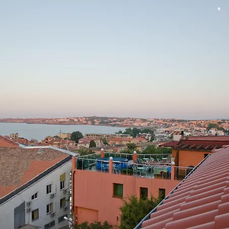 Dom Mladenovi Созопол