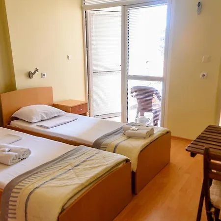 Dom Mladenovi Къща за гости