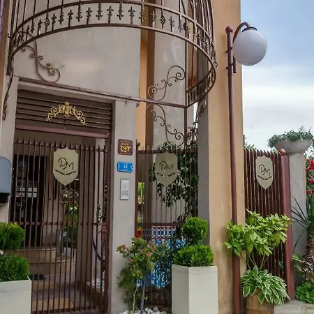 Dom Mladenovi Къща за гости 3*