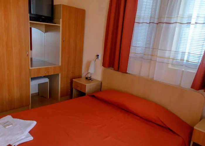 Dom Mladenovi Gasthuis