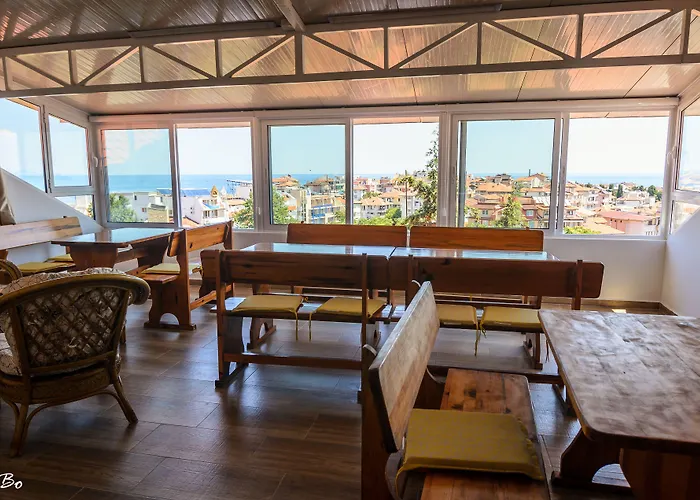 Dom Mladenovi Gasthuis