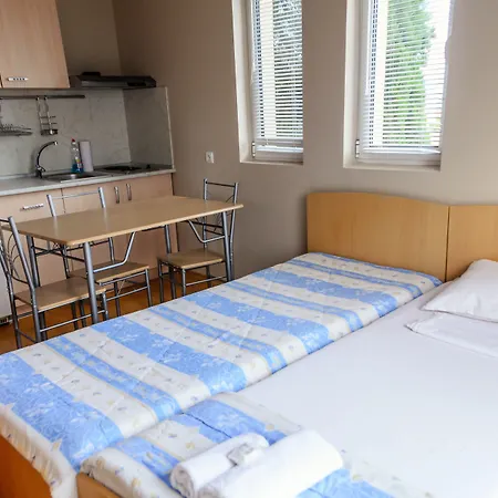 Dom Mladenovi 3* Sozopol