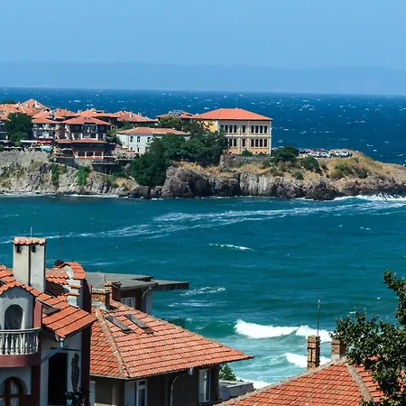 Dom Mladenovi 3* Sozopol