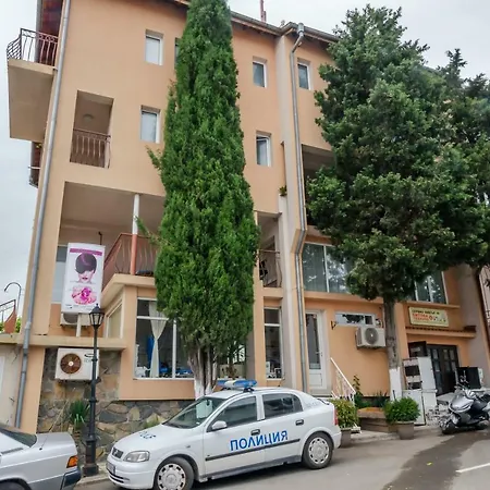 Dom Mladenovi Pensiune