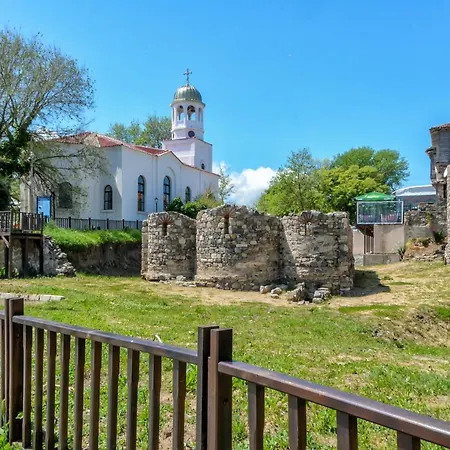 Dom Mladenovi Sozopol