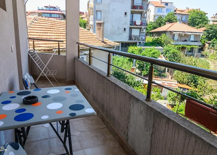 Guest house Dom Mladenovi