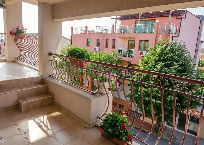 Dom Mladenovi 3* Sozopol