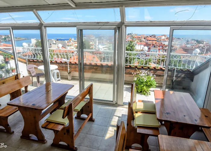 Dom Mladenovi Guest house