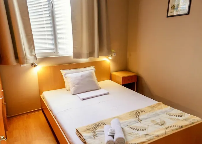 Dom Mladenovi 3* Sozopol